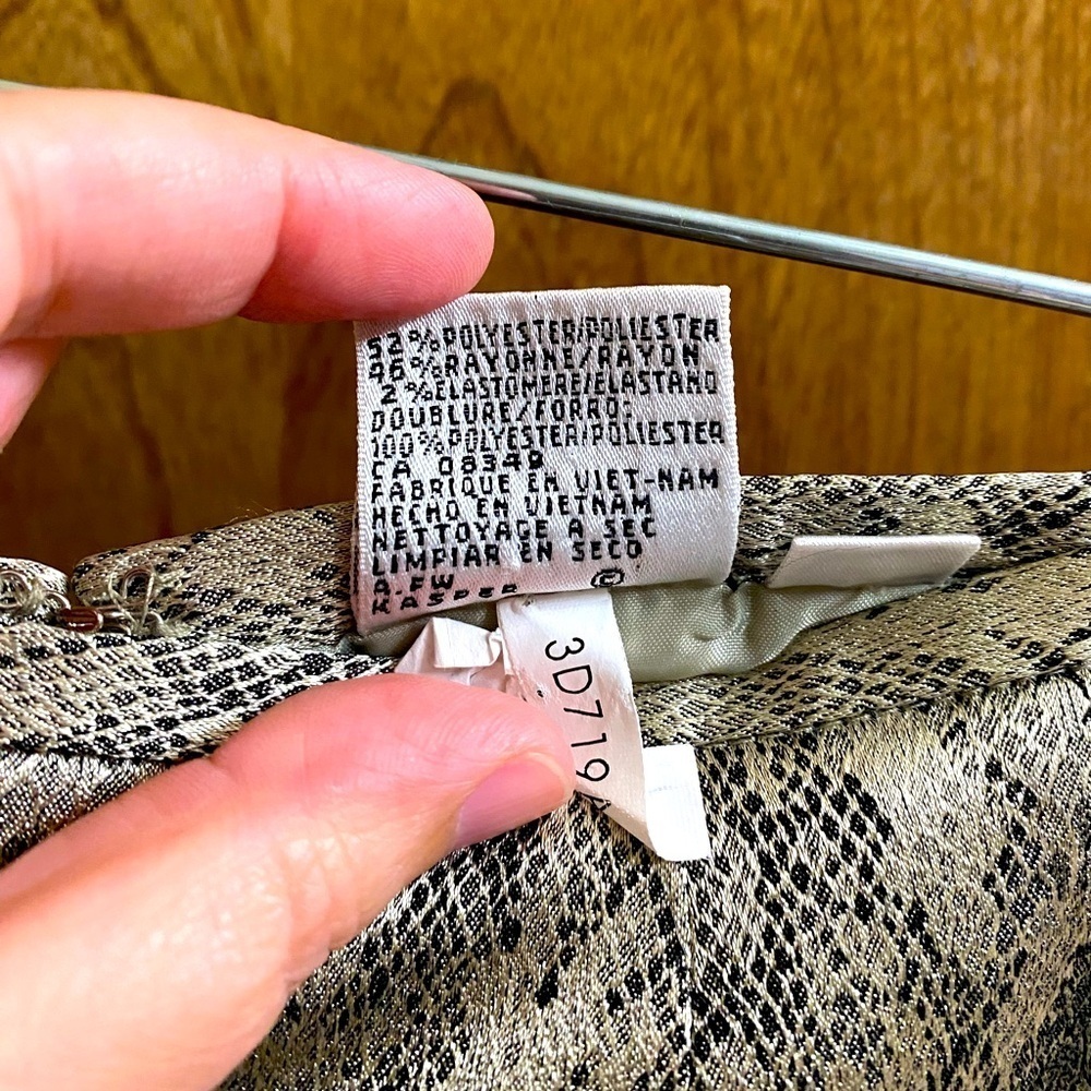 Le Suit Lace/Snakeskin Design Jacket with Matching Skirt Shimmery Tan & Black 18 - Picture 11 of 12